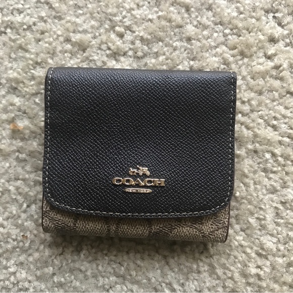 Coach small trifold wallet NWT - Picture 1 of 9